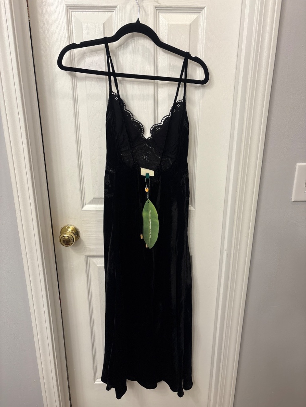 FARM RIO BLACK RICHELIEU VELVET SLIP DRESS - Picture 4 of 8